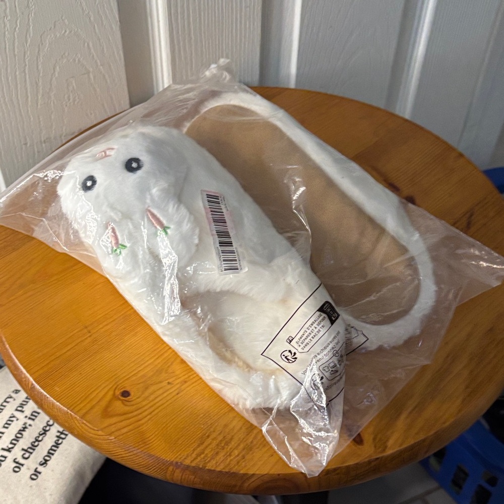 Cute White Plush Bunny Slippers 6-7 US 36-37 CN